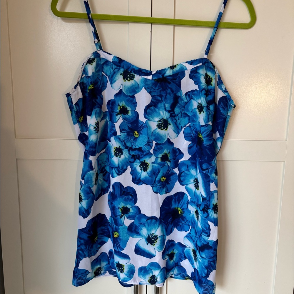 VIOLET + CLAIRE - Floral Blue Women's Top